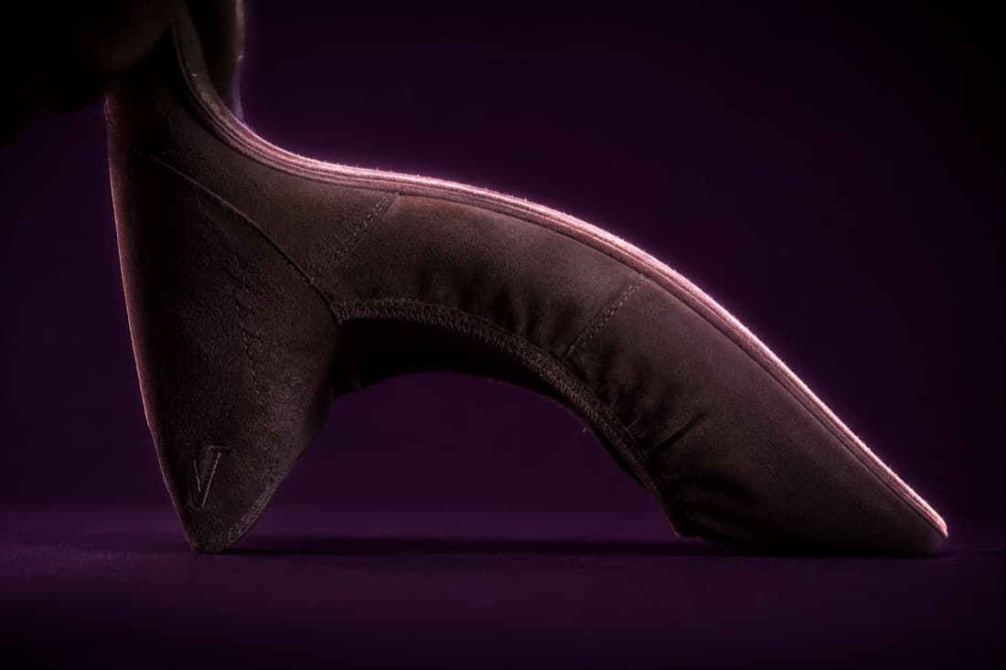 A full sole shoe bent at the arch
